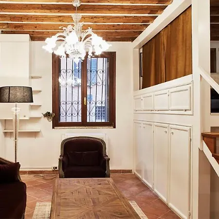 アパート San Barnaba On The Canal