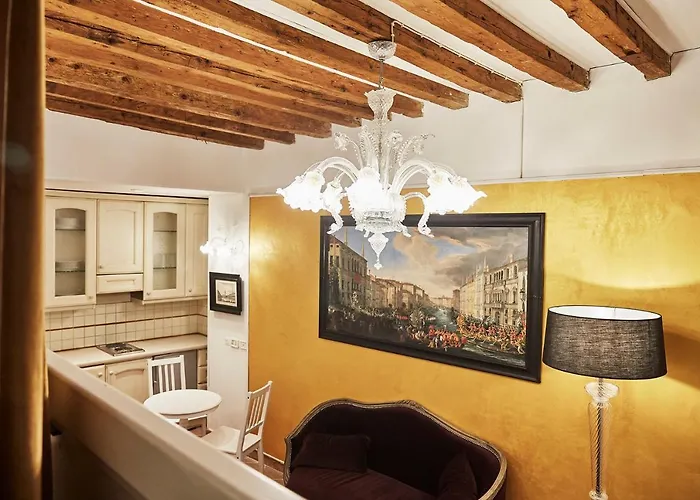 San Barnaba On The Canal * Venetië