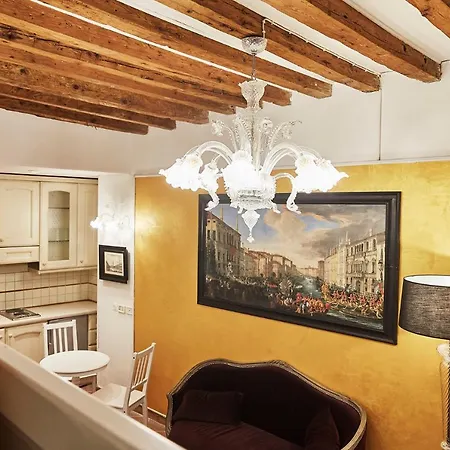 San Barnaba On The Canal * Venise